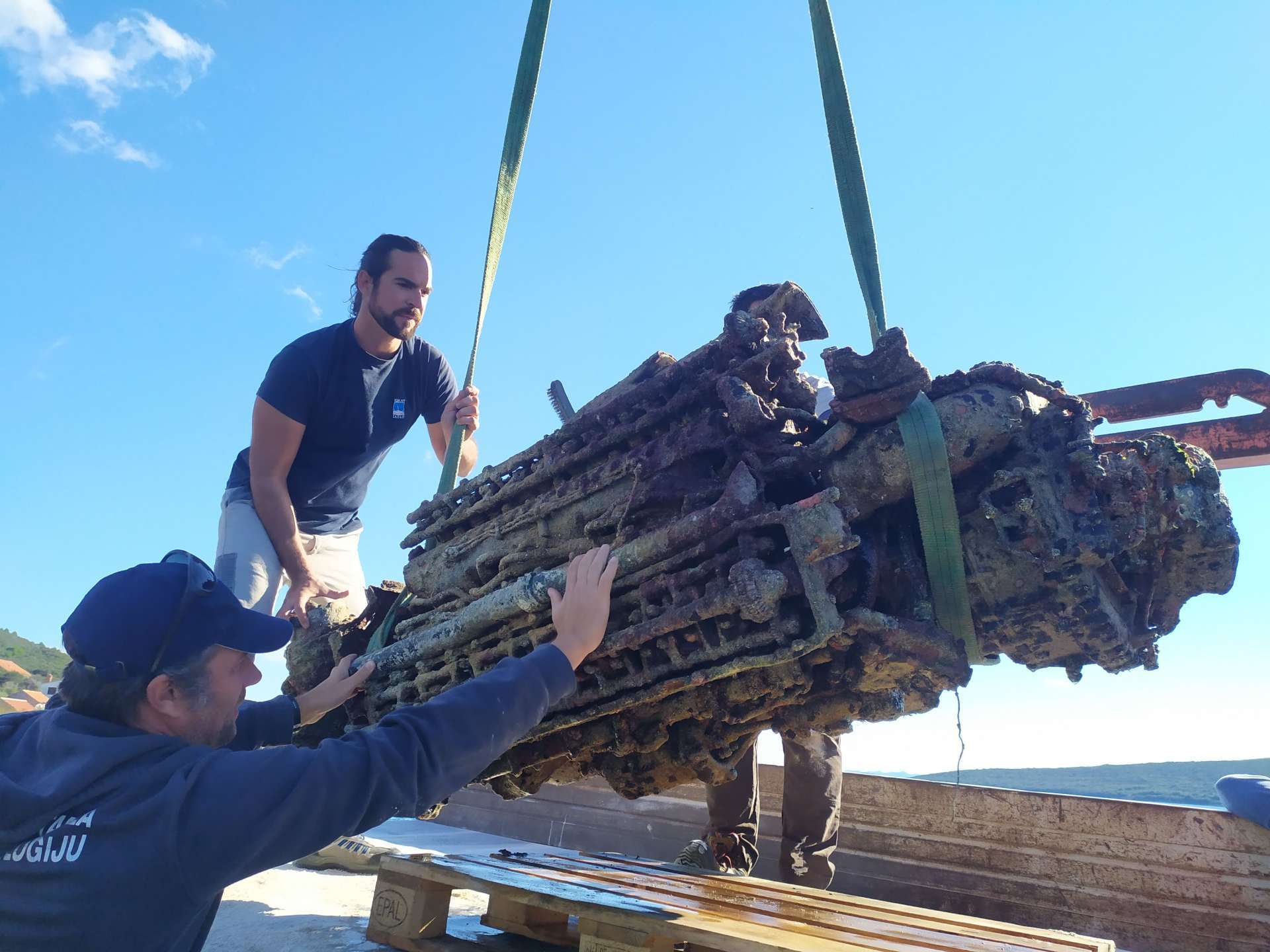 Otkriće i spašavanje Merlin motora zrakoplova Huricane iz podmorja uvale Dobrinka na otoku Rivnju 2020.-image-945